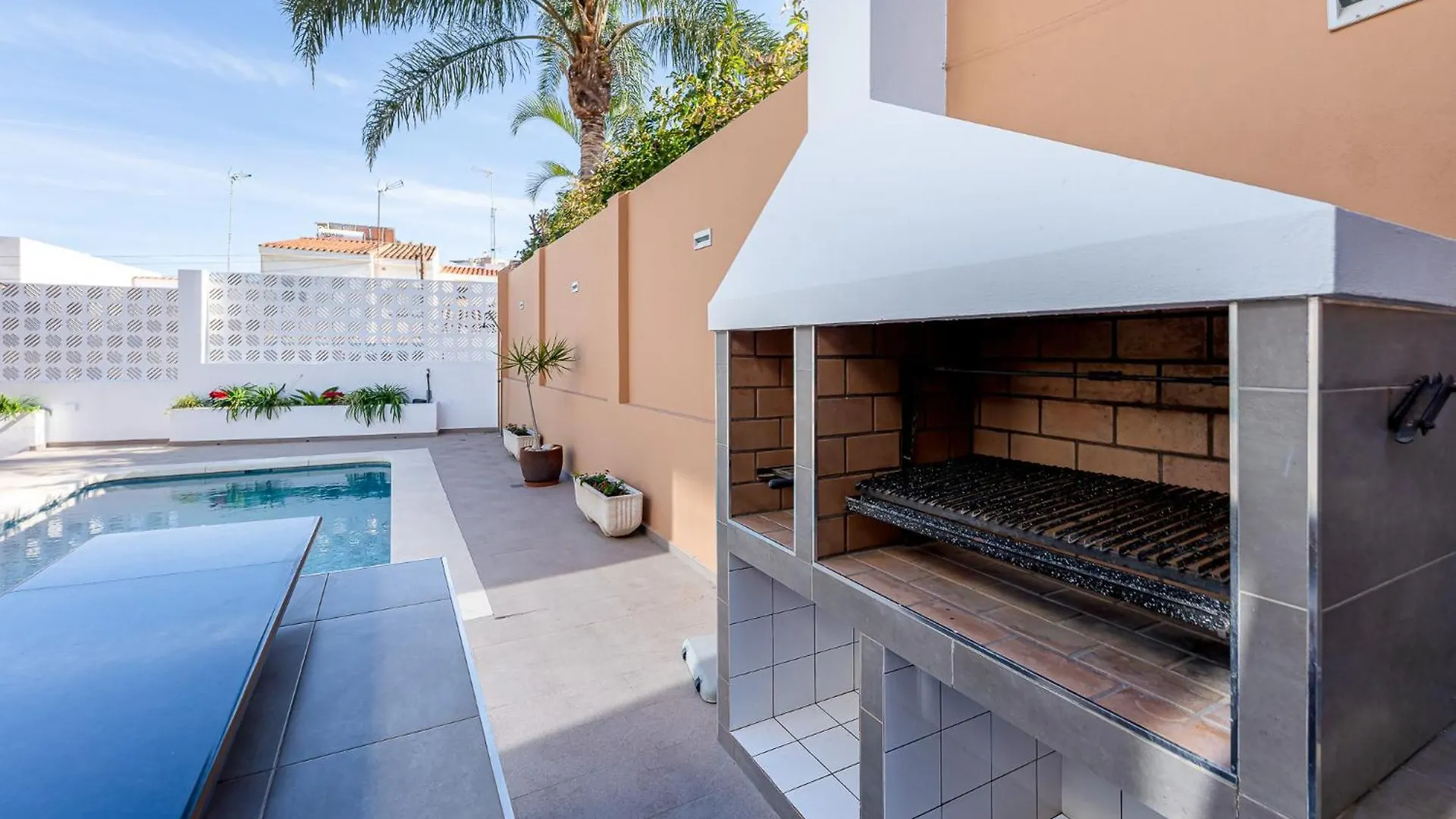 797 Holiday Rentals - Hermosa Villa En Playamar Torremolinos