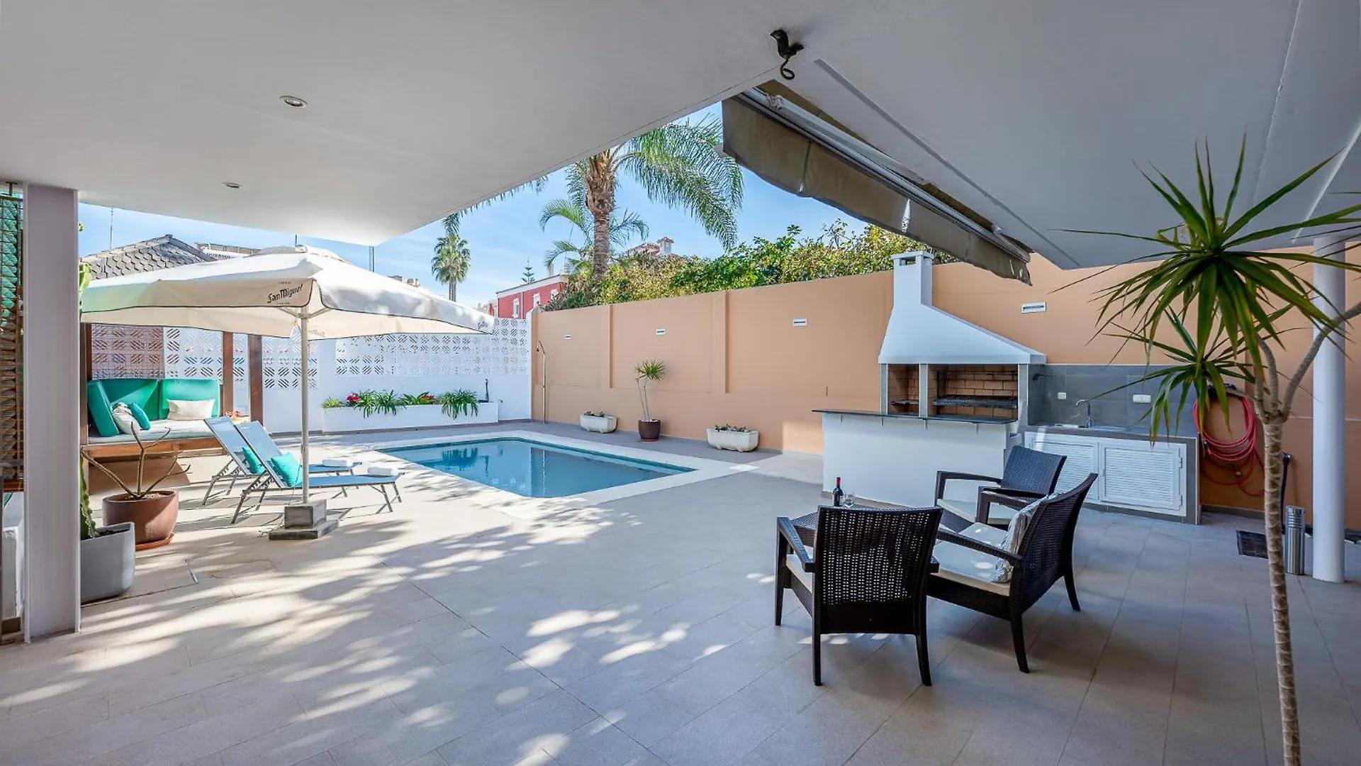 797 Holiday Rentals - Hermosa Villa En Playamar Torremolinos